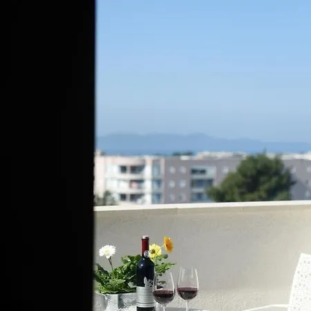 Апартаменты Sea View 023 *